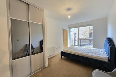 3 bedroom flat to rent, Lismore Boulevard, London, NW9