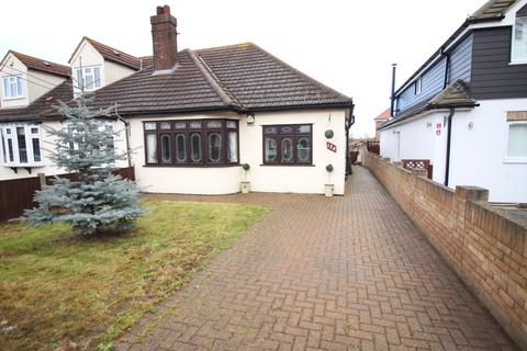 2 bedroom house to rent, Lake Avenue, Rainham, RM13