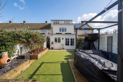 5 bedroom terraced house for sale, Close to Hospital*4-5 Double Bedrooms*Wheelchair Friendly with Lift Access to First Floor*Versatile Accommodation*