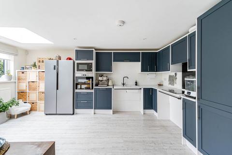 5 bedroom terraced house for sale, Close to Hospital*4-5 Double Bedrooms*Wheelchair Friendly with Lift Access to First Floor*Versatile Accommodation*