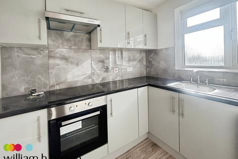 2 bedroom flat to rent, Upminster Road South, RAINHAM