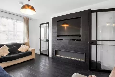 3 bedroom detached house for sale – pohled 2