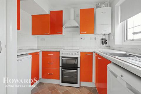 2 bedroom end of terrace house to rent, Peregrine Way, LOWESTOFT