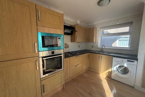 3 bedroom semi-detached house to rent, Swansea SA2