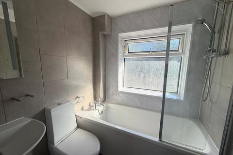 3 bedroom semi-detached house to rent, Swansea SA2