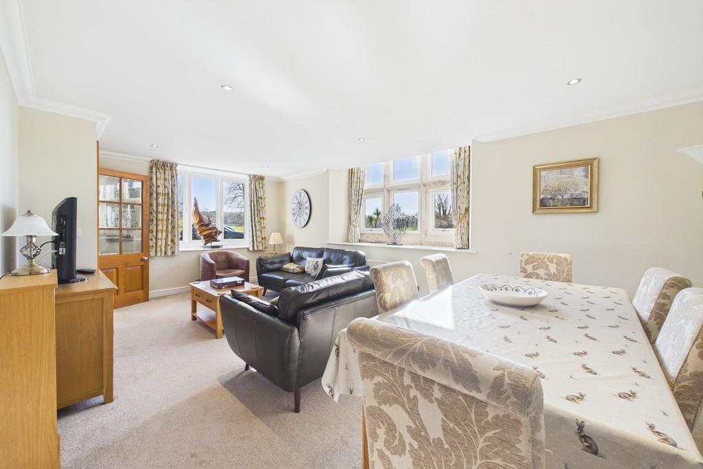 Living/dining room