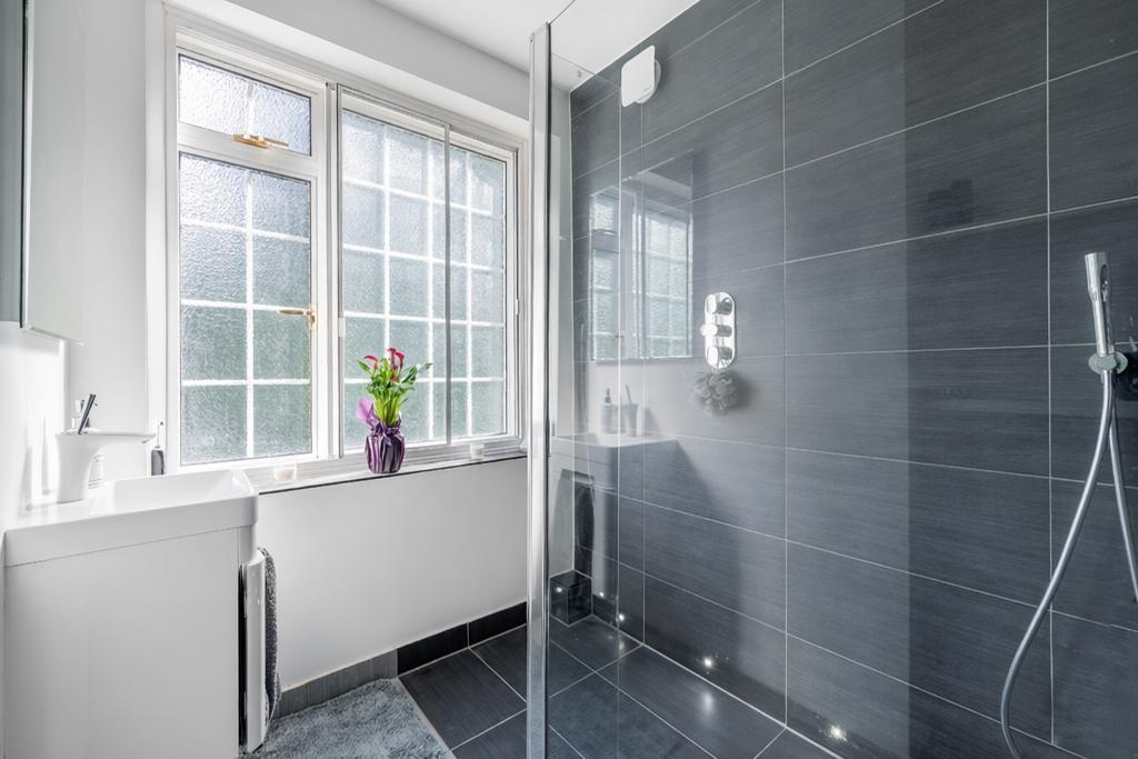 Bathroom - Rain shower