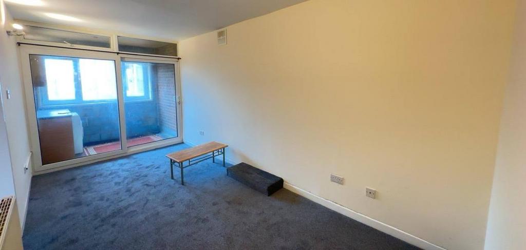 Three bed flat to rent North Road, Southall UB1