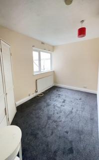 3 bedroom flat to rent, North Road, Southall UB1