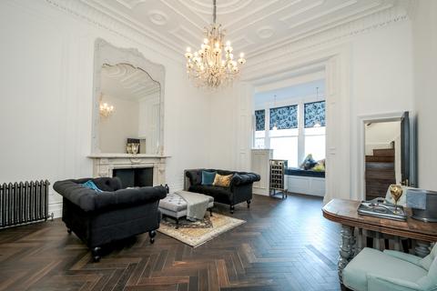 Flat to rent, Queens Gate, London, SW7
