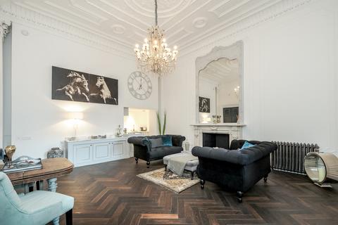 Flat to rent, Queens Gate, London, SW7