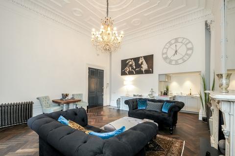 Flat to rent, Queens Gate, London, SW7