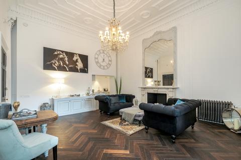 Flat to rent, Queens Gate, London, SW7