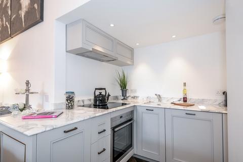 Flat to rent, Queens Gate, London, SW7