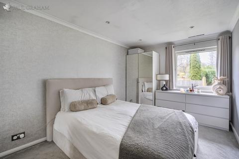 2 bedroom flat for sale, Hillside Close, Banstead
