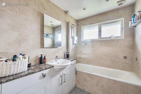 2 bedroom flat for sale, Hillside Close, Banstead