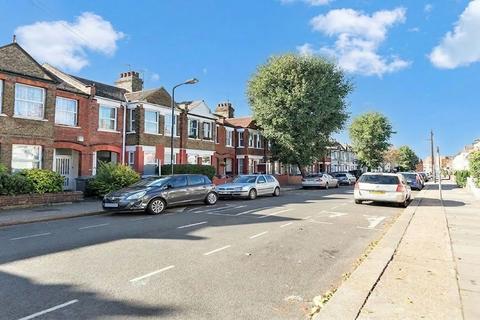 3 bedroom flat to rent, Chapter Road, London NW2