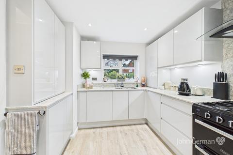 undefined, Holly Green, Stapenhill