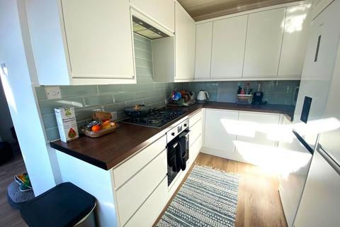 4 bedroom semi-detached house to rent, Feltham Road, Ashford