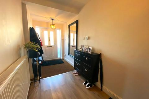 4 bedroom semi-detached house to rent, Feltham Road, Ashford