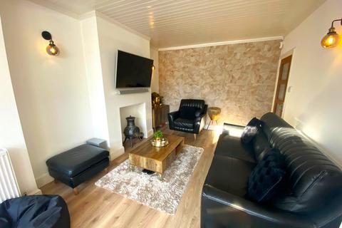 4 bedroom semi-detached house to rent, Feltham Road, Ashford