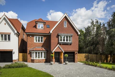 5 bedroom detached house for sale, Kings Green, Hall Lane, RM14