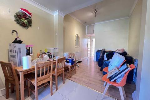 1 bedroom apartment to rent, Craven Avenue, Ealing