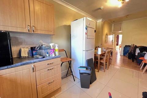 1 bedroom apartment to rent, Craven Avenue, Ealing