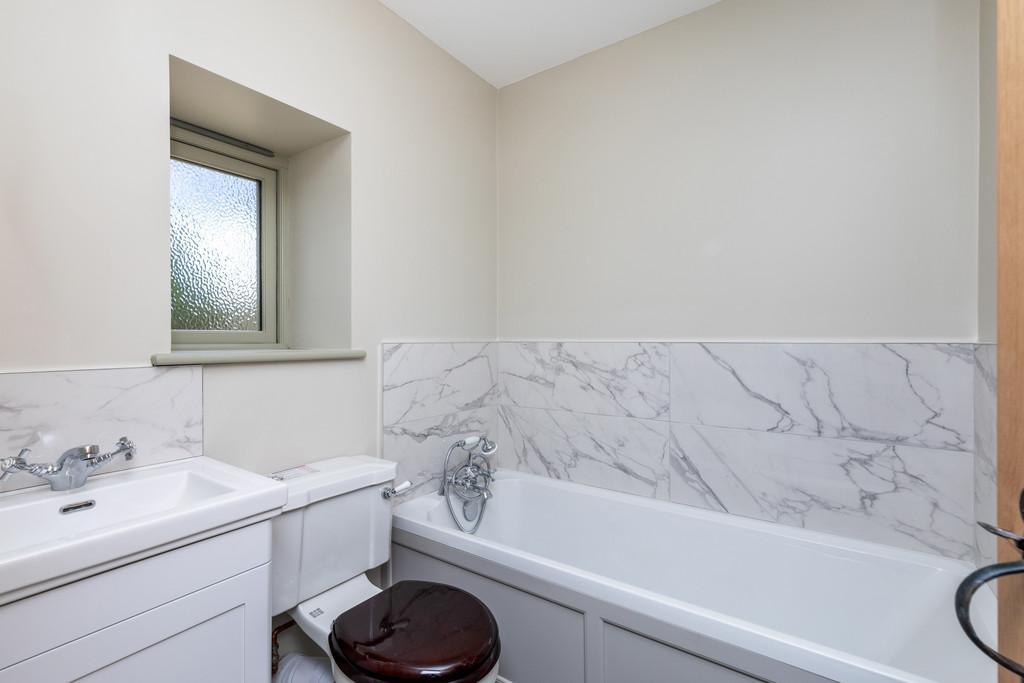 4 Courtwick Park Cottages Bathroom