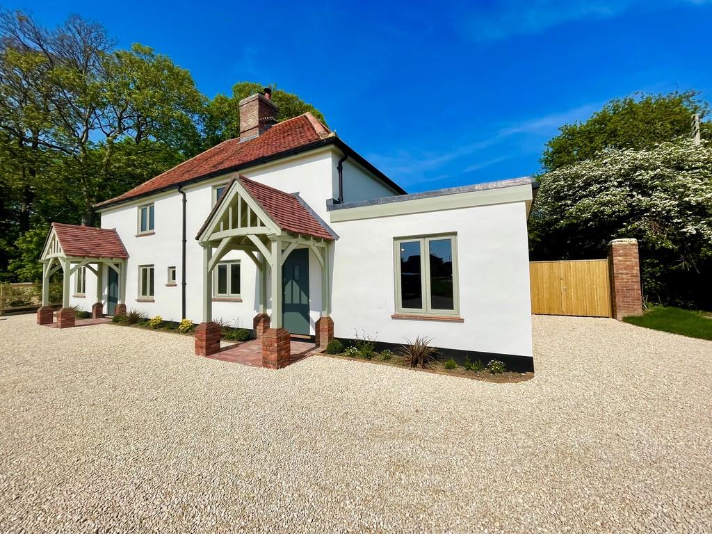 4 Courtwick Park Cottages Front 2