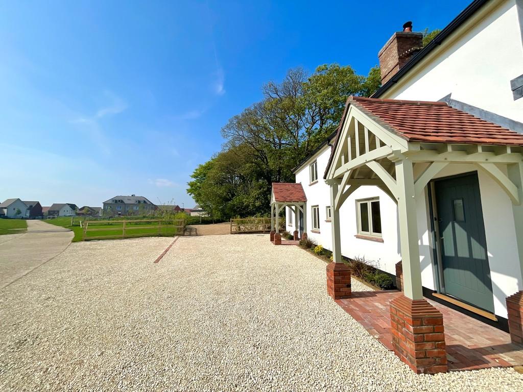4 Courtwick Park Cottages Gravel 1