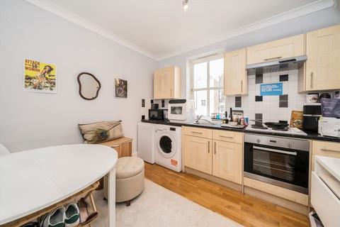Studio to rent, Oxford Gardens, London W10