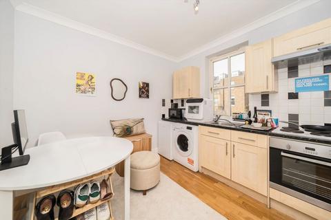 Studio to rent, Oxford Gardens, London W10
