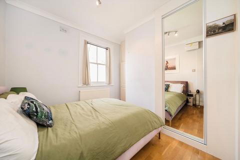 Studio to rent, Oxford Gardens, London W10