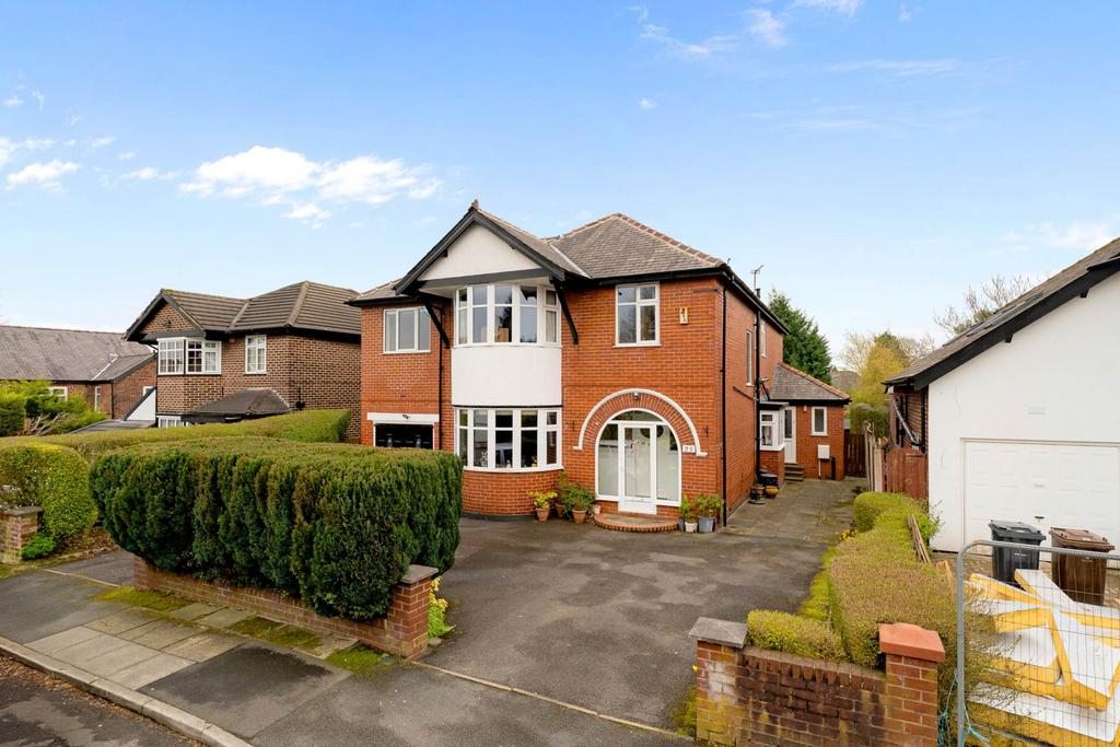 6 bedroom detached house for sale
