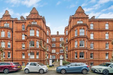 3 bedroom flat for sale, Queen's Club Gardens, London W14