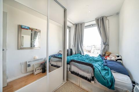 2 bedroom flat to rent, Horseferry Road, London E14