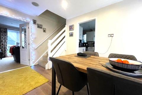 3 bedroom detached house to rent, Bullfinch Close, COLCHESTER