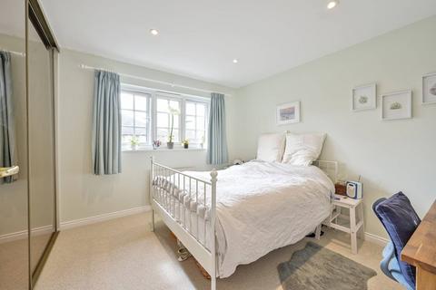 1 bedroom flat to rent, Selhurst Close, Southfields, London, SW19
