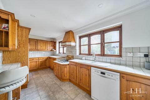 4 bedroom detached house for sale, Mendoza Close, Emerson Park