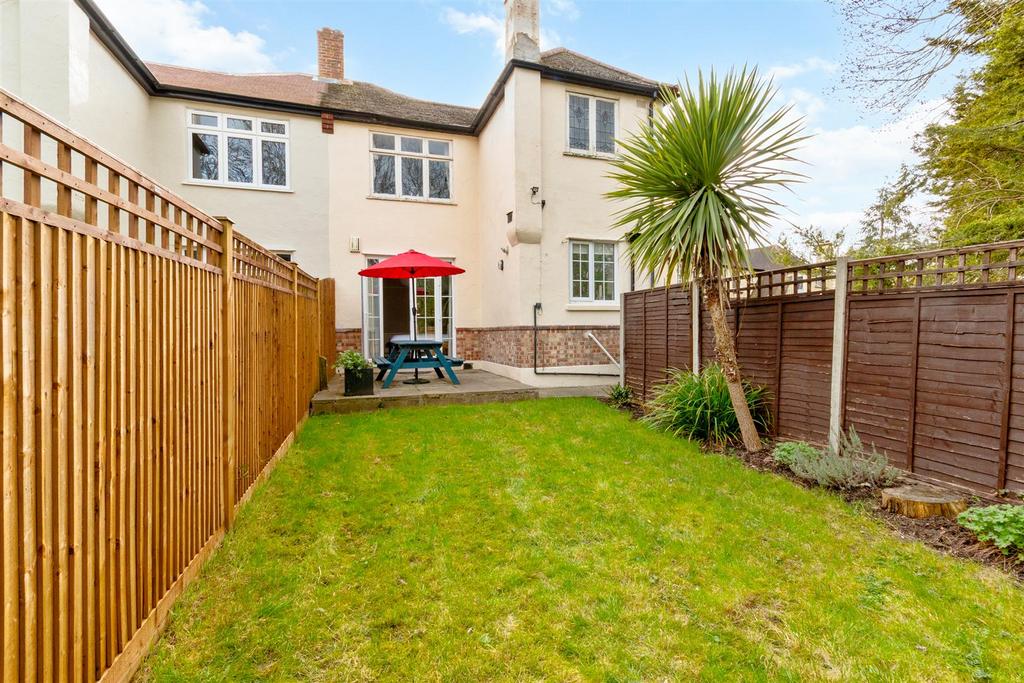 Maycross Avenue