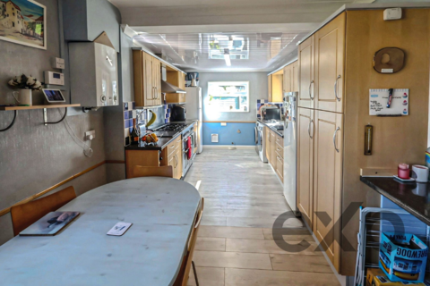 undefined, Somerset Avenue, Chessington KT9