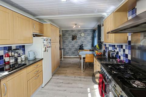 undefined, Somerset Avenue, Chessington KT9