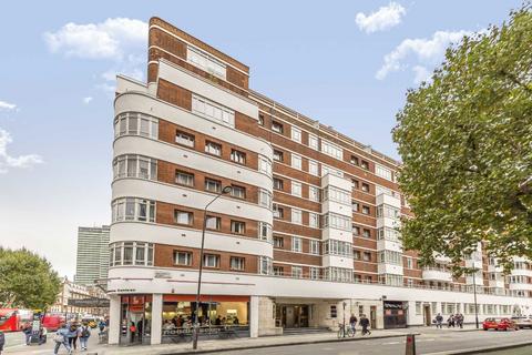 Studio to rent, University Street, London WC1E