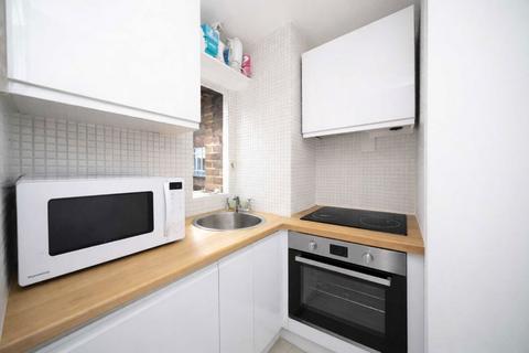 Studio to rent, University Street, London WC1E