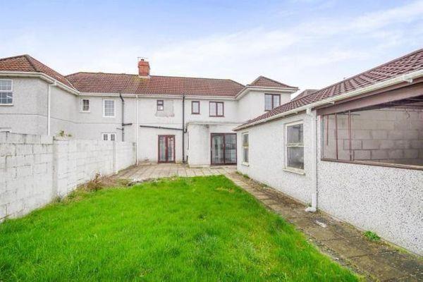 Neat rear garden with a lawn and paved patio ar...