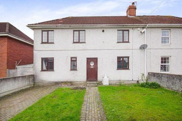Well-presented two-storey house with a neat pav...