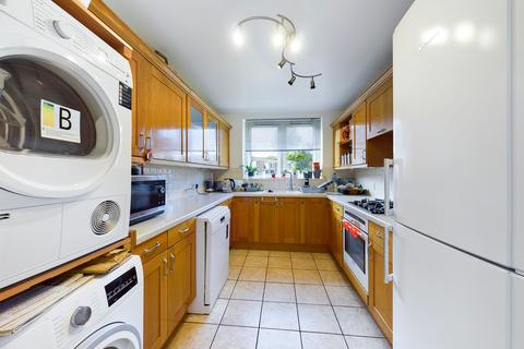 4 bedroom apartment to rent, Rusper Close, Stanmore, HA7