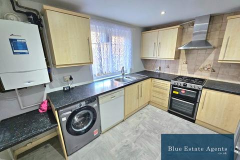 4 bedroom terraced house to rent, Scott Gardens, Hounslow, TW5