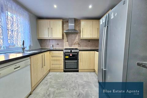 4 bedroom terraced house to rent, Scott Gardens, Hounslow, TW5